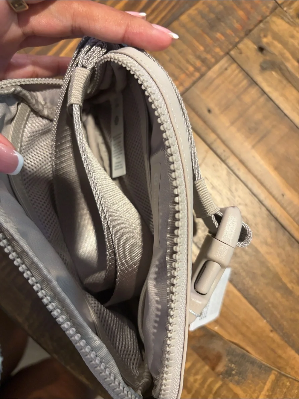 NET lululemon athletica Everywhere Belt Bag in silver - Picture 3 of 4